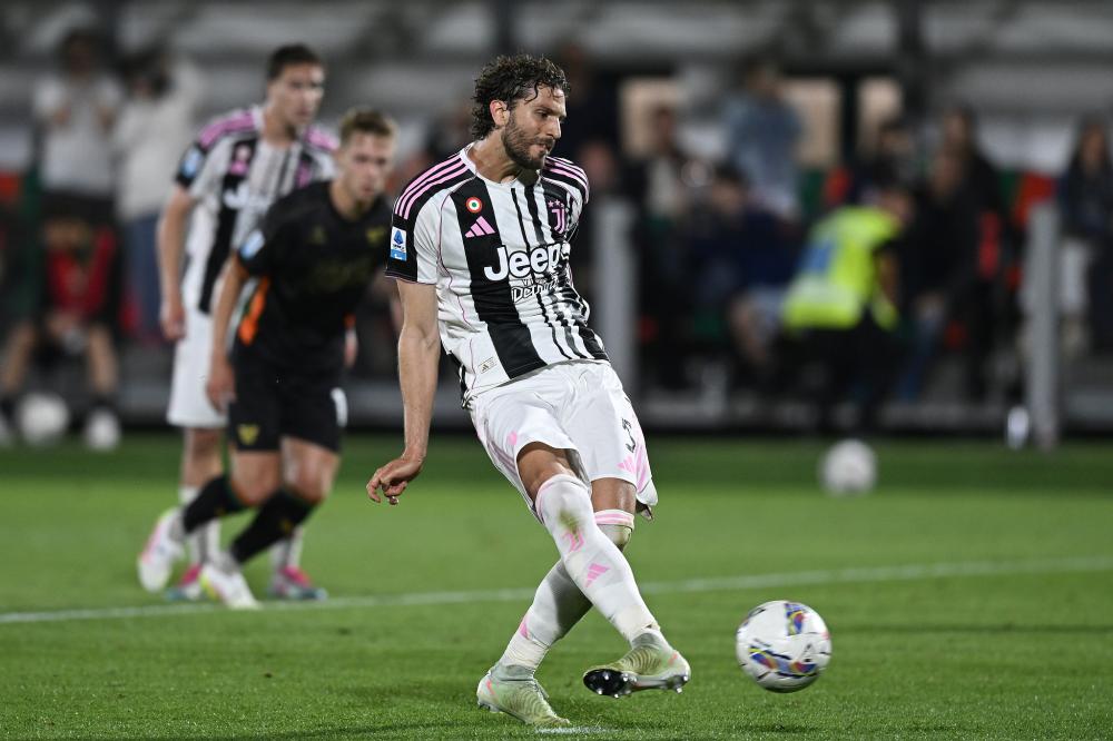 一人一城，韩国前国脚崔喆淳退役，曾代表全北出场超500次